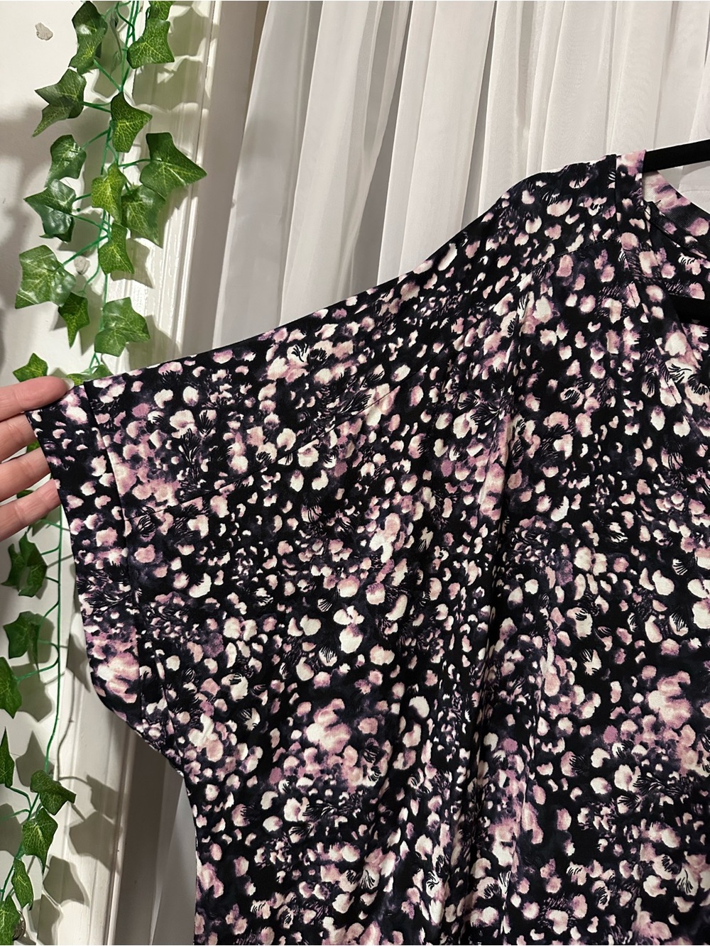 Terra & Sky Black Pink Abstract Print Soft Stretchy V-Neck Top Size 4X - Picture 3 of 9